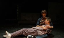 Θάβονταςτον αδερφό μου στο πεζοδρόμιο