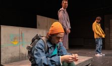 Θάβονταςτον αδερφό μου στο πεζοδρόμιο