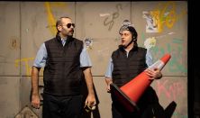 Θάβονταςτον αδερφό μου στο πεζοδρόμιο