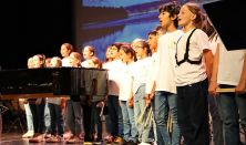 Suzy’s Christmas Journey:A World of Carols