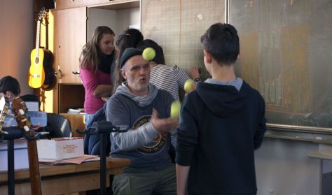 SLOBODNA ZONA - Profesor Bahman i njegovi časovi SLOBODNA ZONA - Profesor Bahman i njegovi časovi