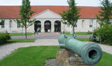 TIRSDAGSBYVANDRINGER – KRUDT, KUGLER OG KANONER TIRSDAGSBYVANDRINGER – KRUDT, KUGLER OG KANONER