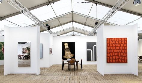 Enter Art Fair - Visitors Enter Art Fair - Visitors